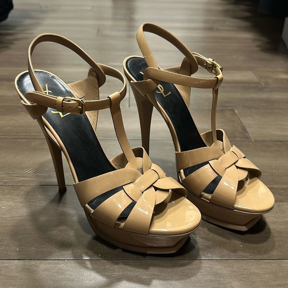 YSL TRIBUTE PLATFORM SANDALS IN PATENT LEATHER